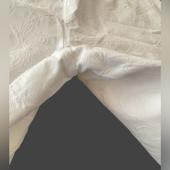 🤍🔥TALBOTS size 14 white cotton pant with beautiful fabric detail. Like new!! - Picture 8 of 9